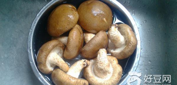 Dễ dàng rửa sạch bụi bẩn Shiitake
